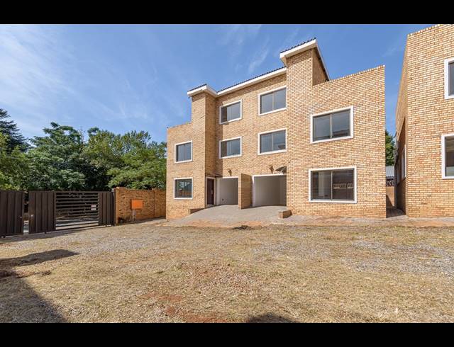 32 BEDROOM HOUSE FOR SALE IN FERNDALE